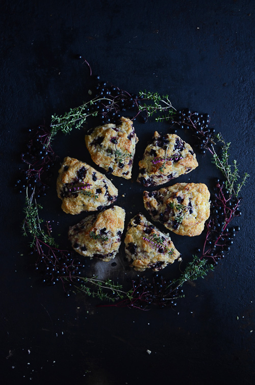 Best scones recipe. Lemon & thyme Elderberry scones, super moist inside and crunchy on the outside delicious breakfast idea