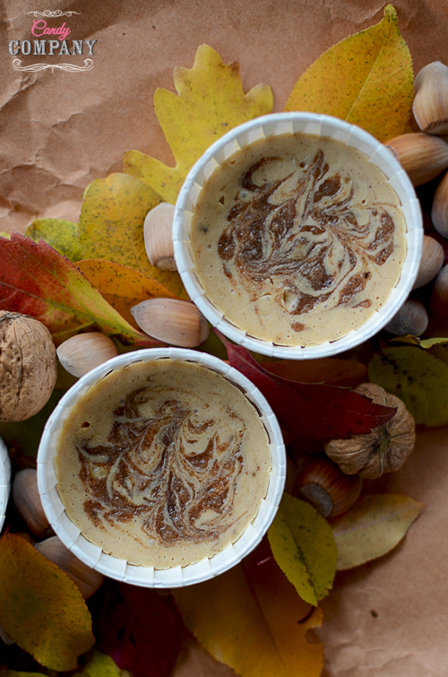 Walnut & pumpkin mini swirl cheesecake is a great autumn dessert, easy to make, delicious and full of flavors. Crunchy graham and walnut crust, smooth pumpkin cheesecake and walnut cinnamon swirl.