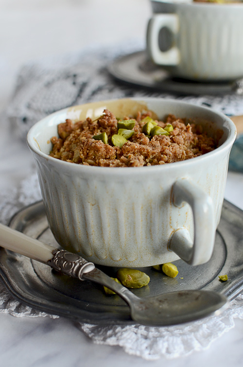 Heavenly quince crumble with pistachios, nuts and spices