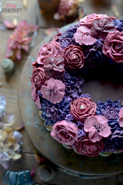 Amazing chocolate cake with crunchy praline layer, very intense chocolate flavor and beautiful buttercream flowers wreath decoration