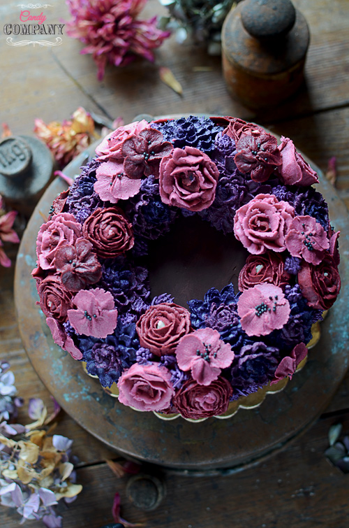 Amazing chocolate cake with crunchy praline layer, very intense chocolate flavor and beautiful buttercream flowers wreath decoration