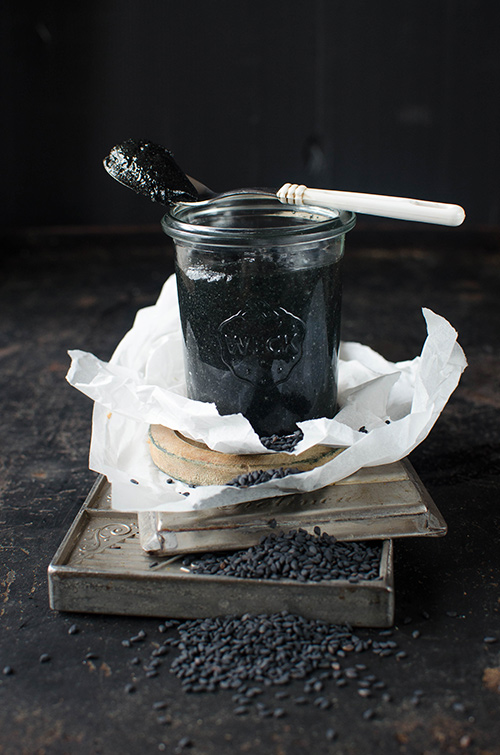 Sweet black sesame paste, easy to make at home - only 2 ingredients
