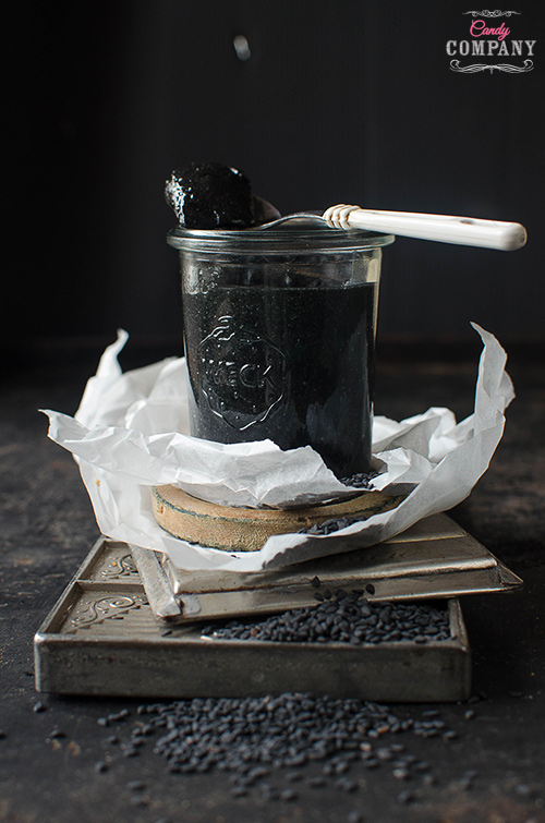 Sweet black sesame paste, easy to make at home - only 2 ingredients