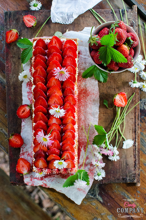 Strawberry tiramisu cake with dried strawberry powder