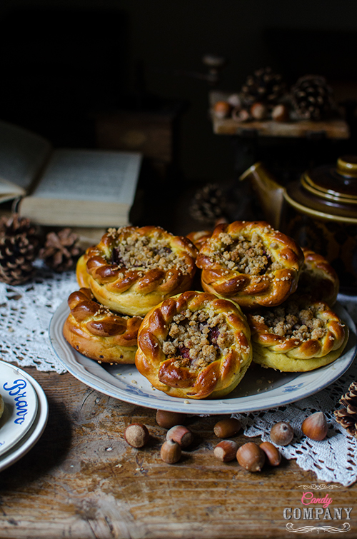 Recipe for pumpkin mini brioche rolls with nut streusel and plums. Food photography by Candy Company.
