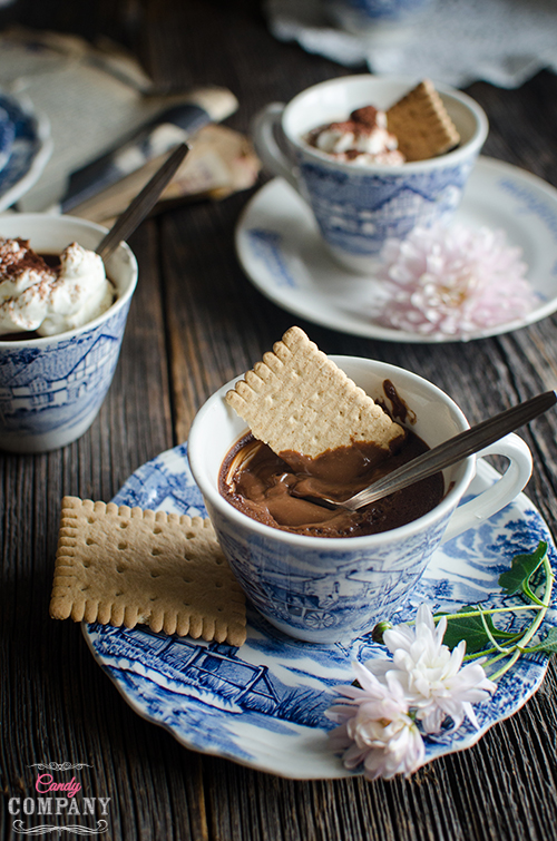 Chocolate pots de crème recipe easy and delicious. Food photography by Candy Company