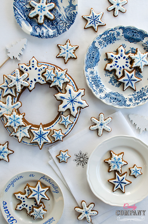Gingerbread wreath decoration idea + recipe. Food photography by Candy Company