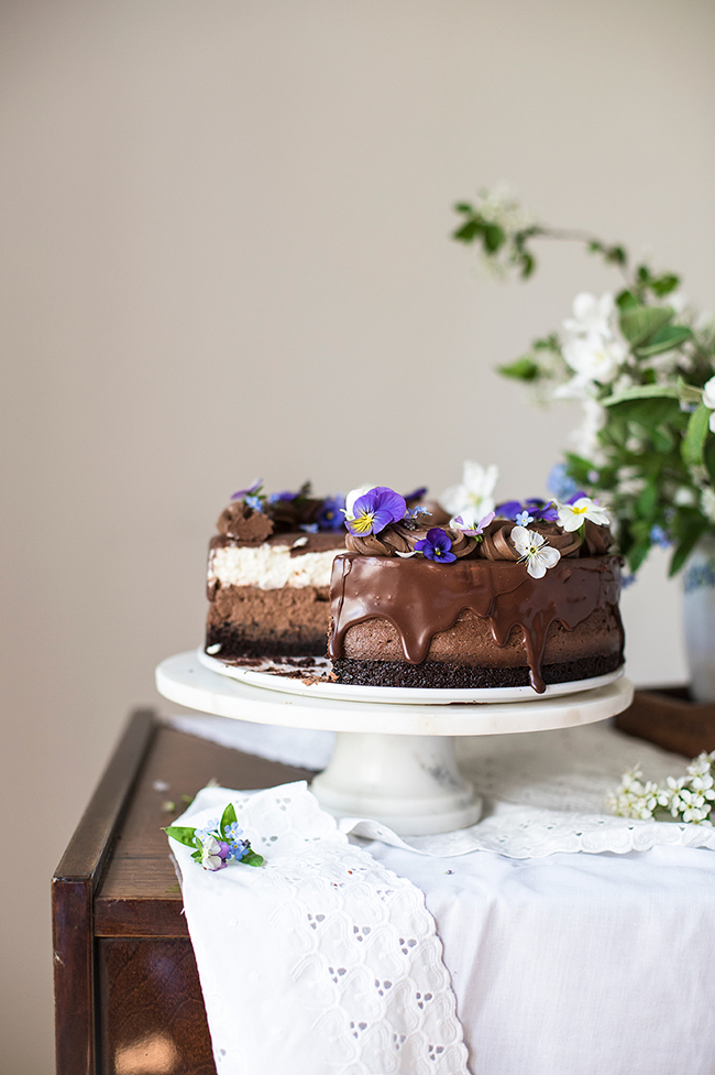 triple chocolate cheeccake recipe. Chocolate cake, chocolate cheescake layer, cheesecake mousse and chocolate ganache by Candy Company